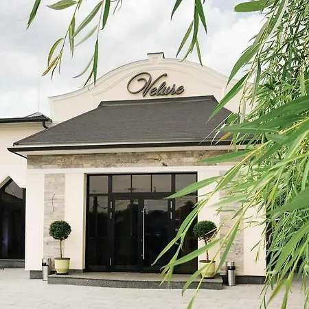 And Restaurant Velure * מוקצ'בה