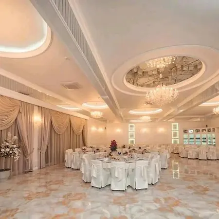 And Restaurant Velure *