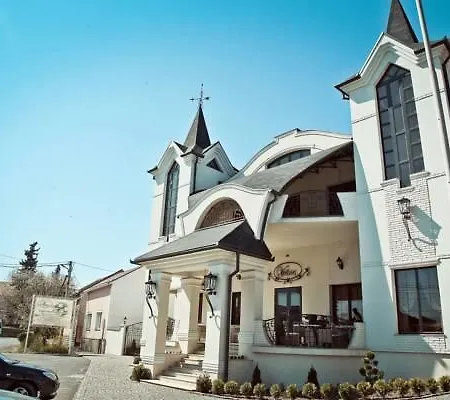 And Restaurant Velure