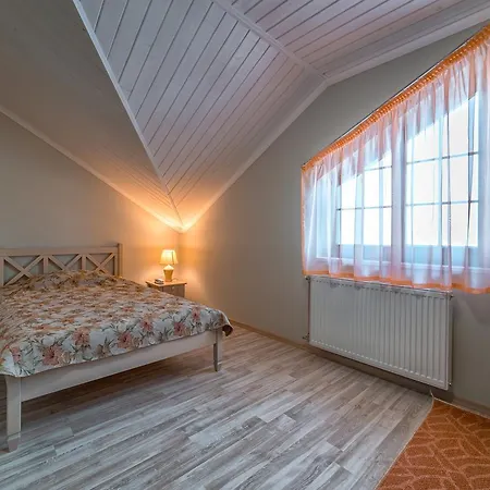 And Restaurant Velure