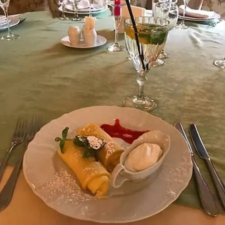 Otel And Restaurant Velure Mukaçeve