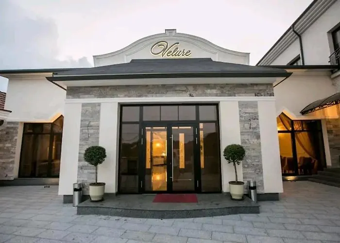 And Restaurant Velure * מוקצ'בה