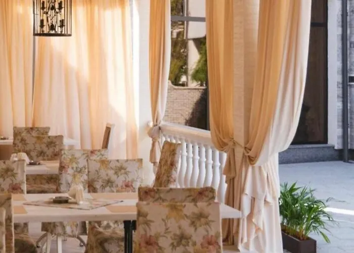 And Restaurant Velure Hotel *