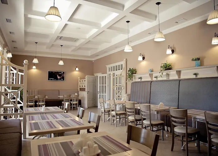 And Restaurant Velure מלון