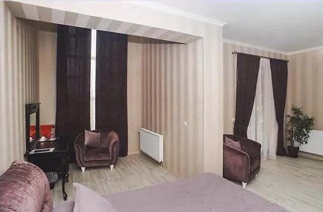 And Restaurant Velure Hotel *