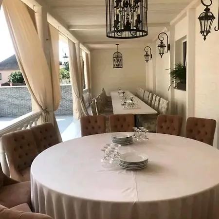 And Restaurant Velure