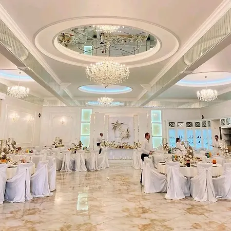 And Restaurant Velure Hotel *