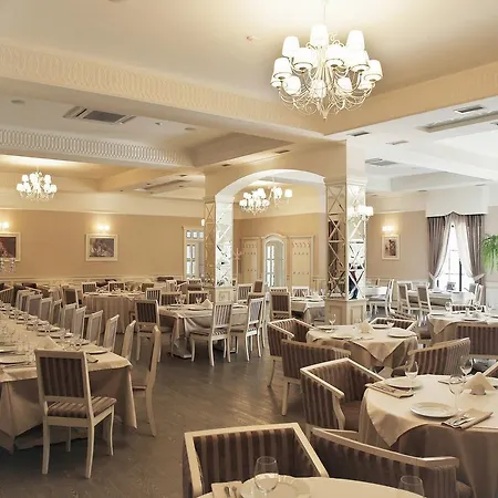 And Restaurant Velure Hotel *