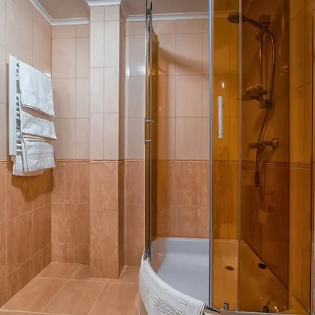 And Restaurant Velure Hotel *