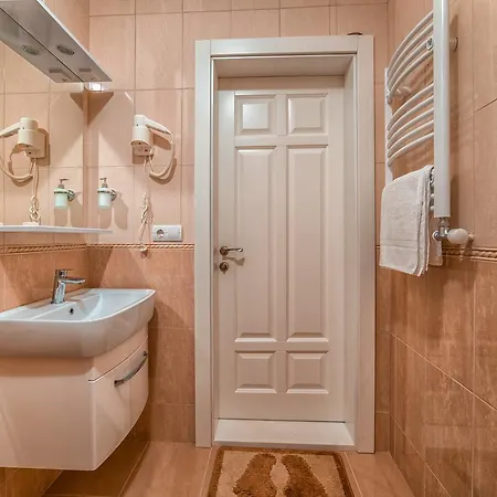 And Restaurant Velure Hotel *